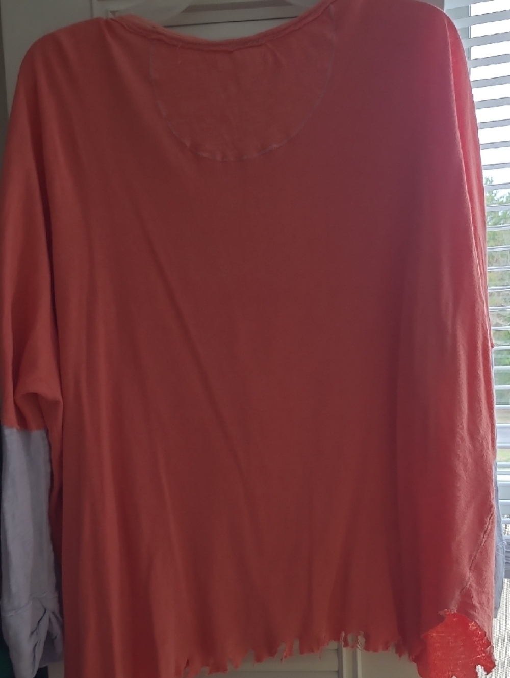 WE THE FREE Coral-Orange Sharkbite Hem Henley Heather Gray Sleeves Oversized EUC - Picture 8 of 10
